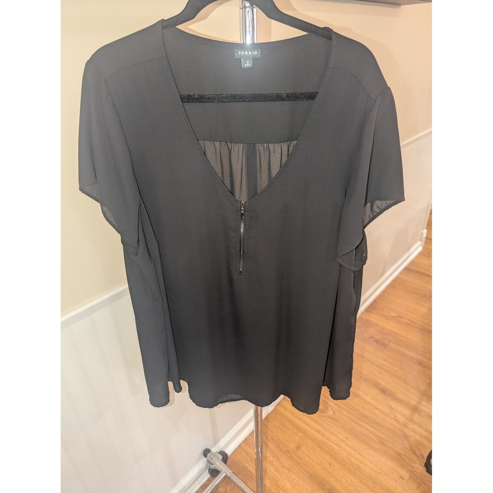 Torid Zip Front V-Neck Blouse Women Size 3 Black Short Sleeve Georgette